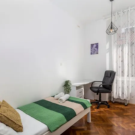 S With Three In The Centar Apartment *